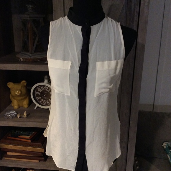 Bebe Blouse 👚 - Picture 2 of 4